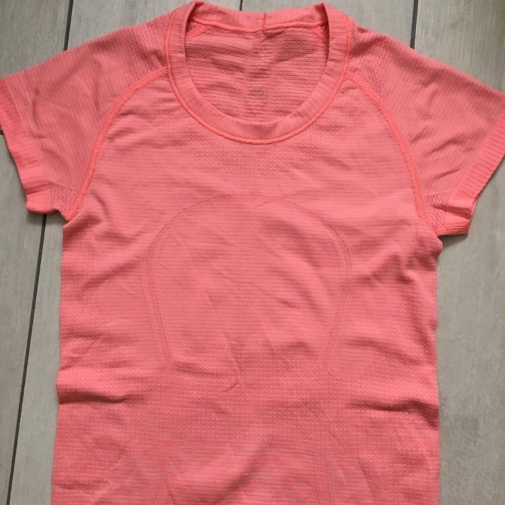 Short Sleeve Lululemon Swiftly Tech Shirt - Picture 4 of 7